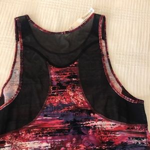 Lululemon top size 6